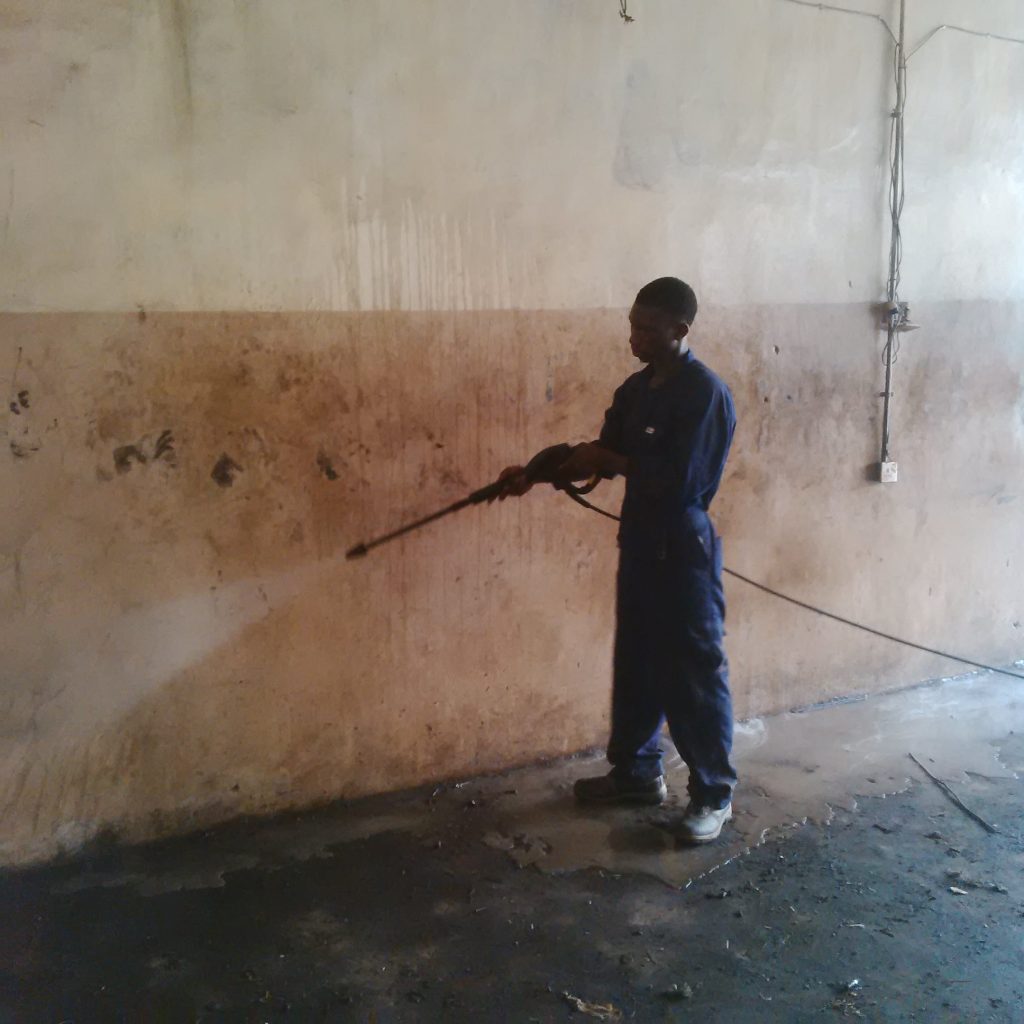 Steam blasting. Industrial cleaning